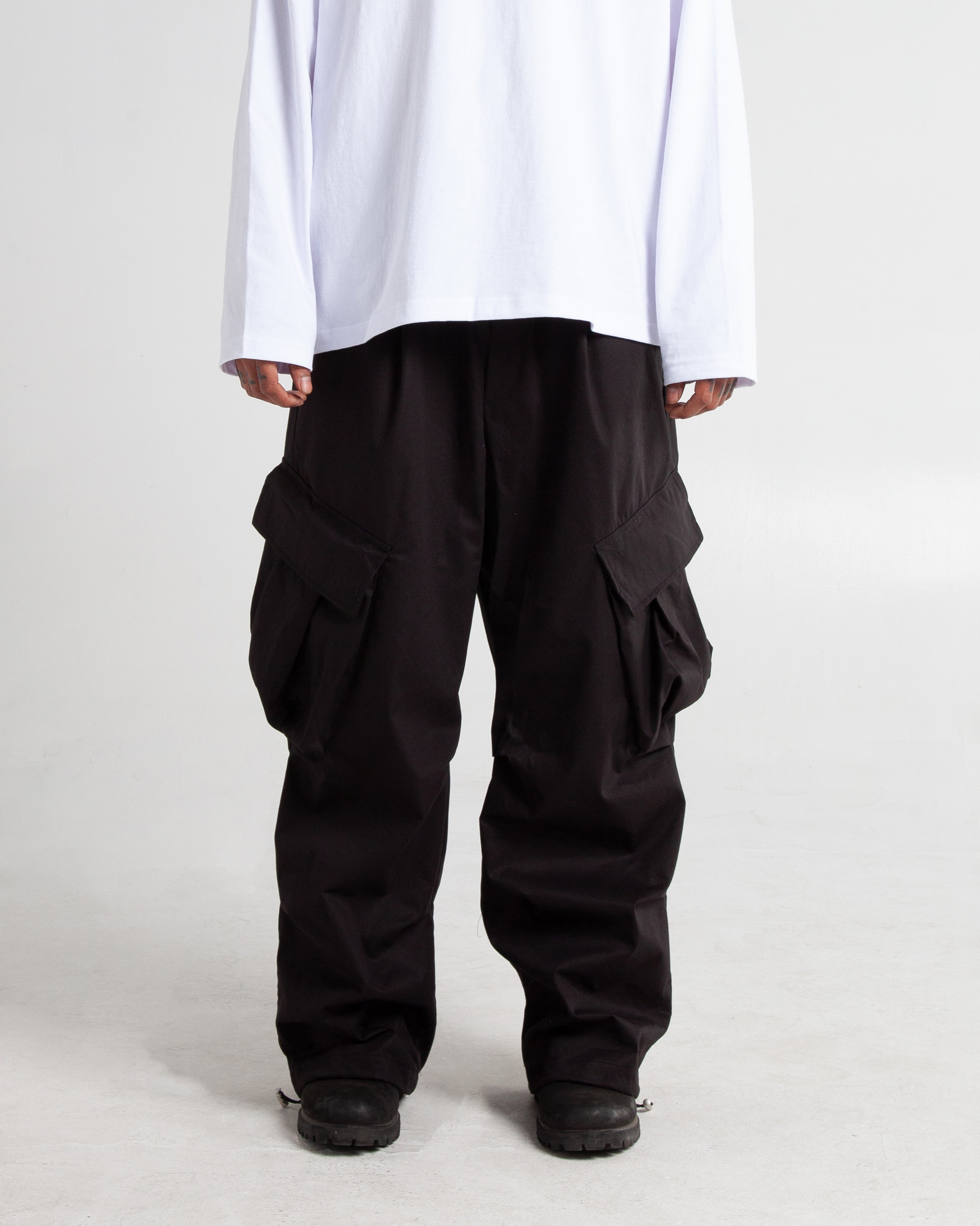 CTHY　TECHWOOL BAGGY SARROUEL SLACKS BaggyTwillCargos_Black_001.jpg