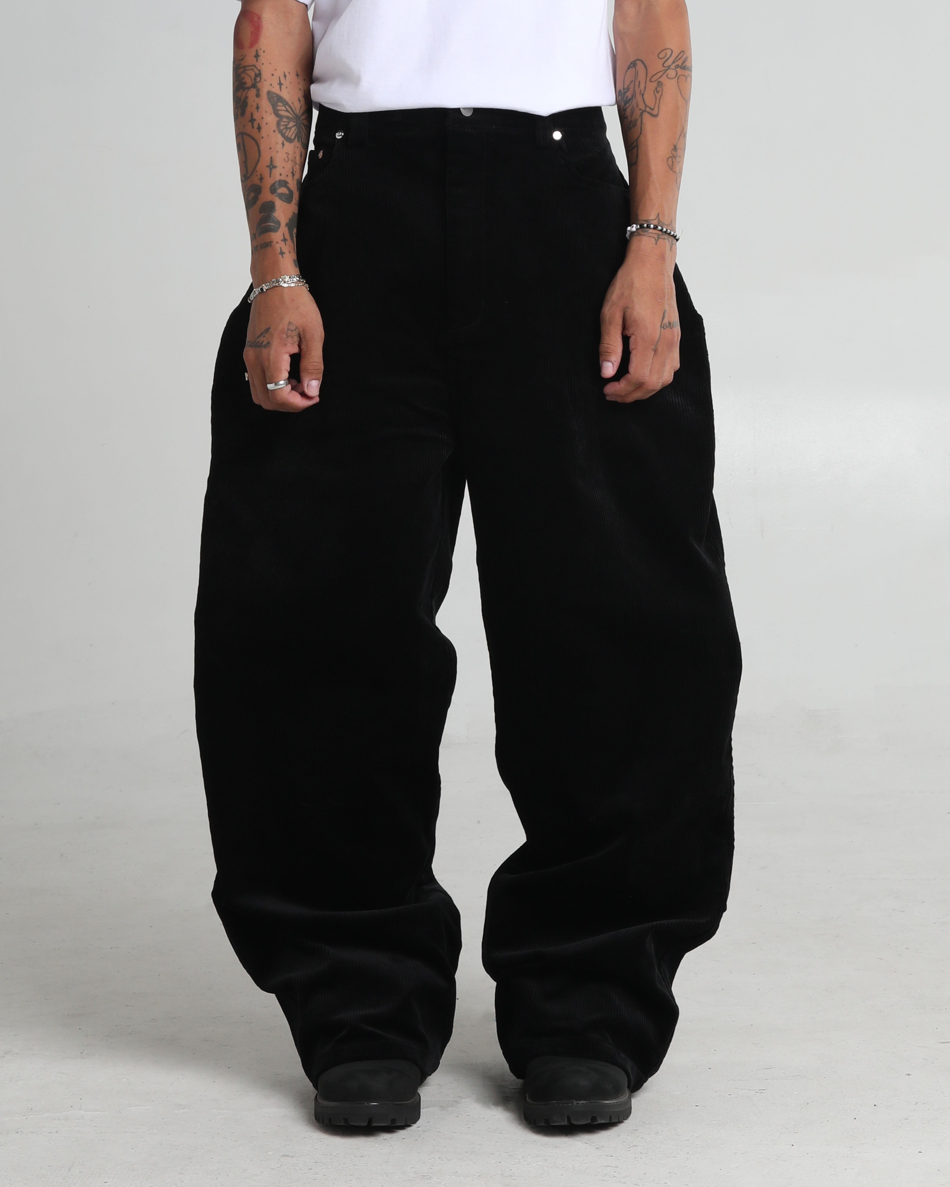 30 / Black